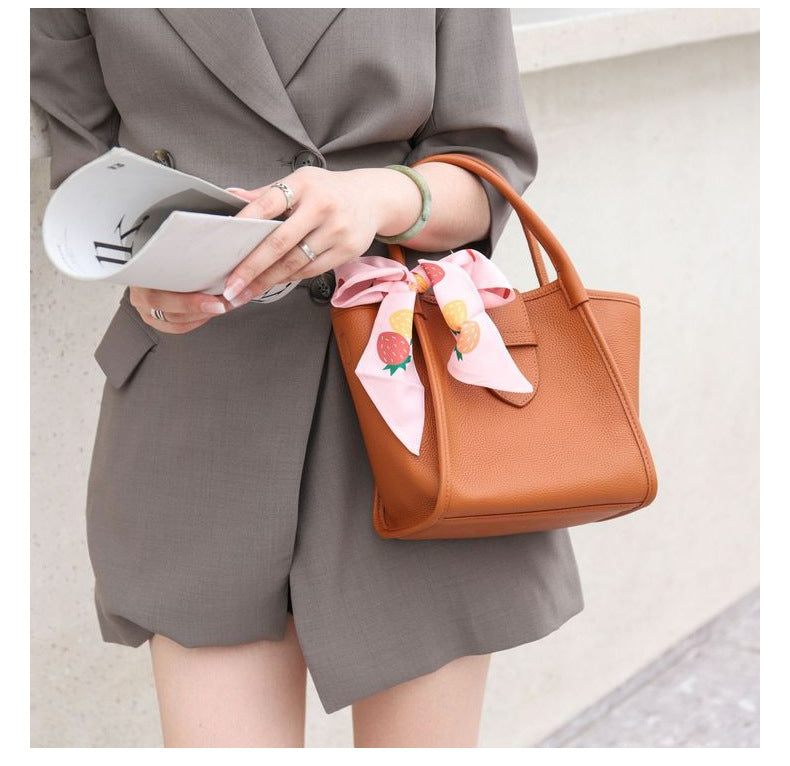 MINI SQUARE COMMUTER TOTE BAG | TOP HANDLE BAG IN LEATHER