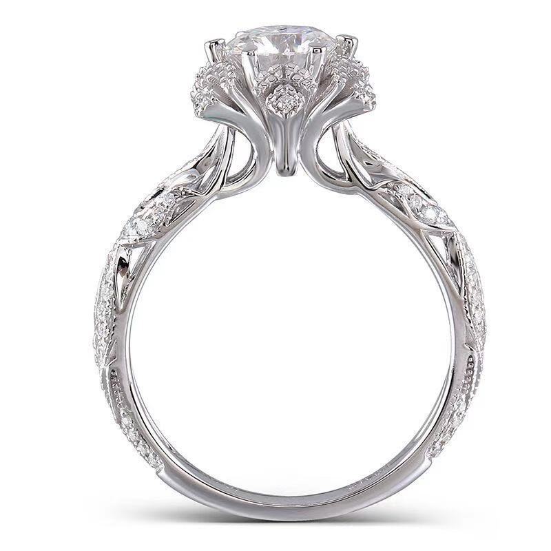 Women's Vintage Hollowed-out Moissanite Diamond Ring