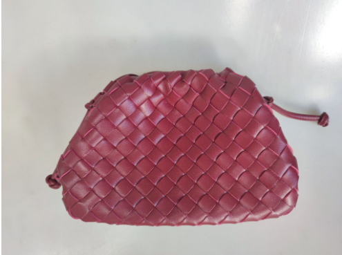 Sweet And Stylish One Shoulder Crossbody Clutch I’m not the mini pouch bottega