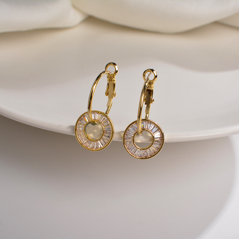 Ladies C-shaped rhinestone earrings