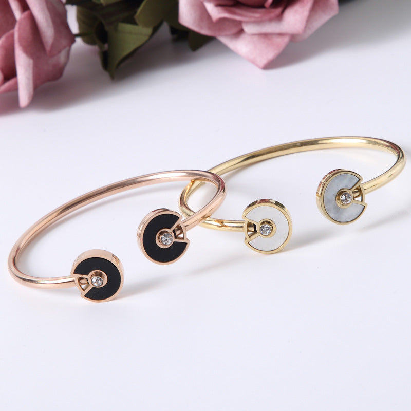 Fashion style rose gold bracelet