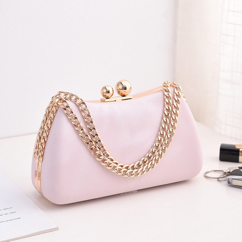 Vintage look fashion chain handbag closure