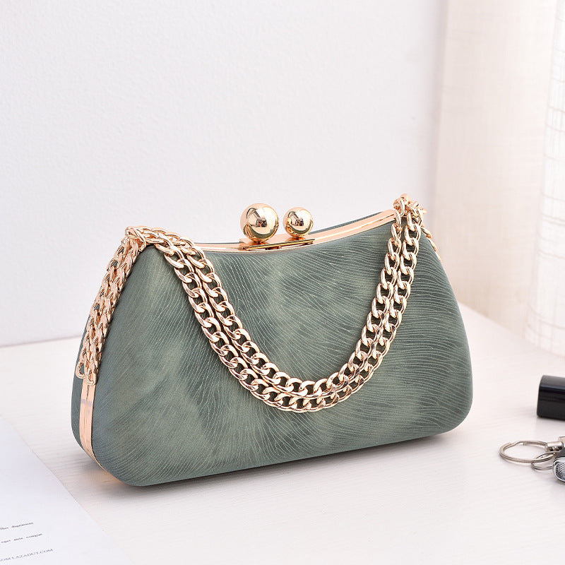 Vintage look fashion chain handbag closure