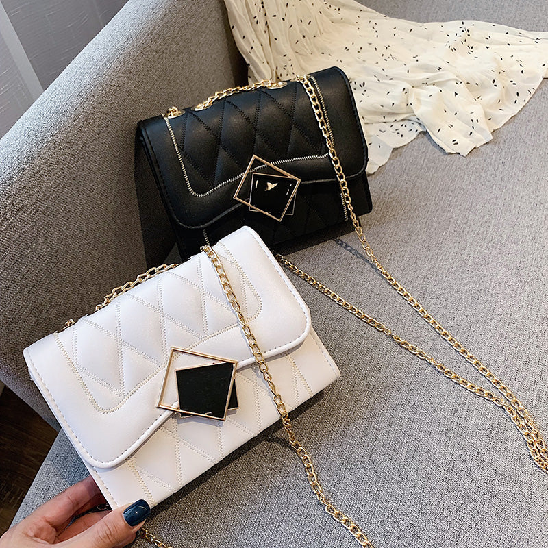 Chain shoulder bag