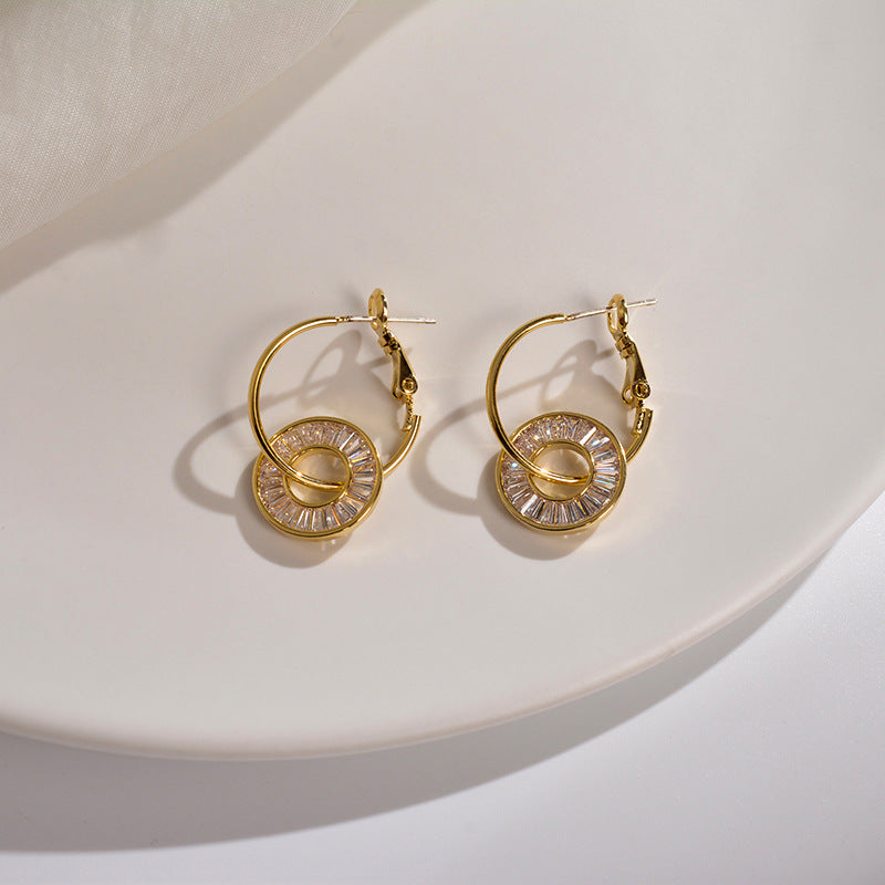 Ladies C-shaped rhinestone earrings