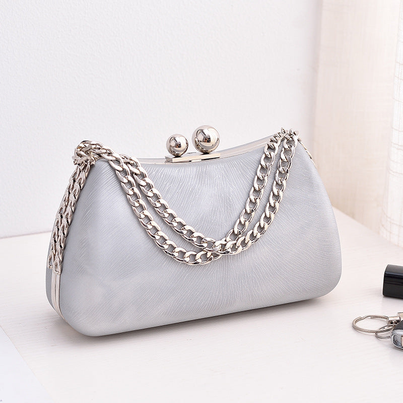 Vintage look fashion chain handbag closure