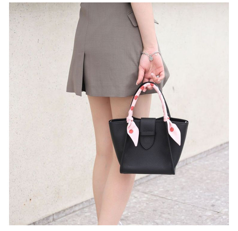 MINI SQUARE COMMUTER TOTE BAG | TOP HANDLE BAG IN LEATHER