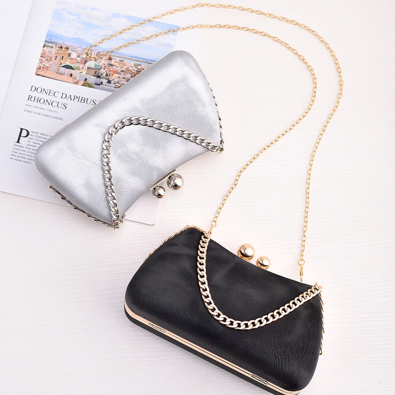 Vintage look fashion chain handbag closure