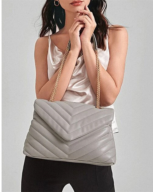 Woman V-SHAPED QUILTED SHOULDER BAG