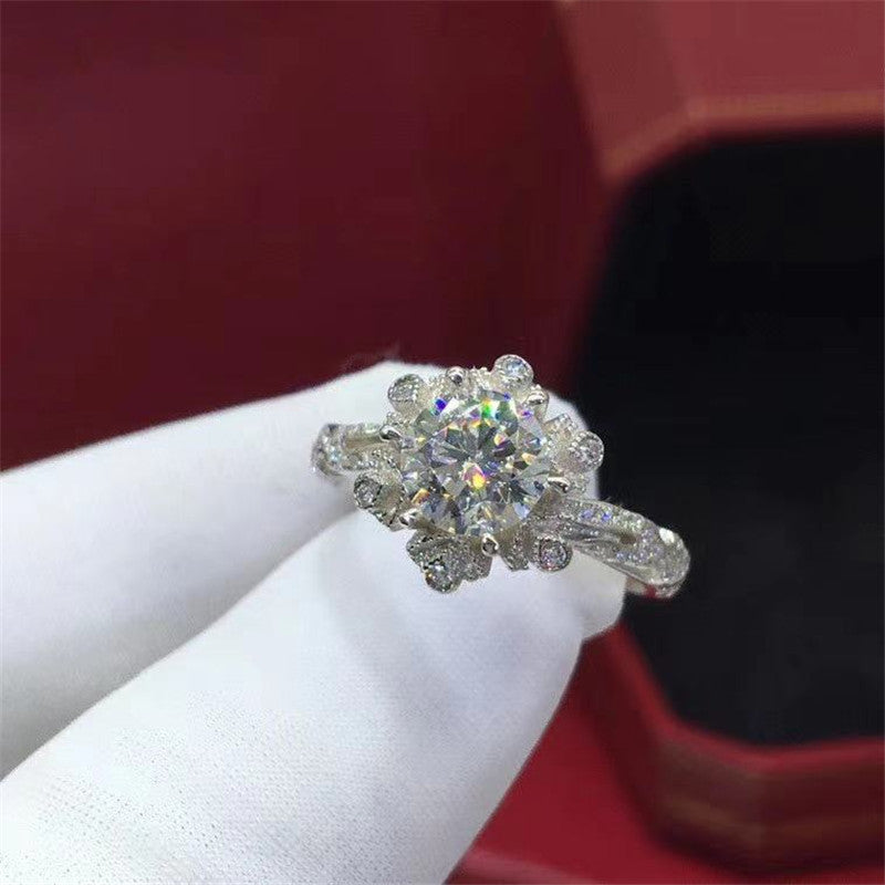 Women's Vintage Hollowed-out Moissanite Diamond Ring