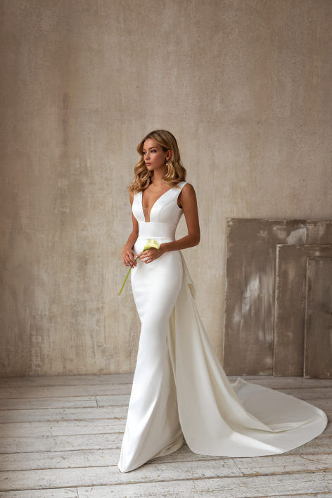 ELLIE V-NECK WEDDING DRESS