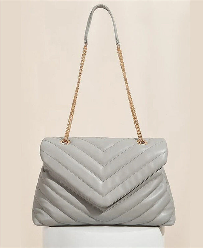 Woman V-SHAPED QUILTED SHOULDER BAG