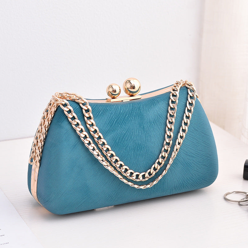 Vintage look fashion chain handbag closure