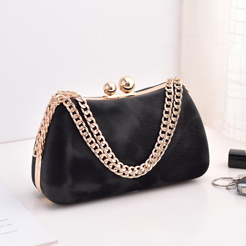 Vintage look fashion chain handbag closure